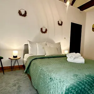 https://luxury-suites-stay.hotelsantwerp.net